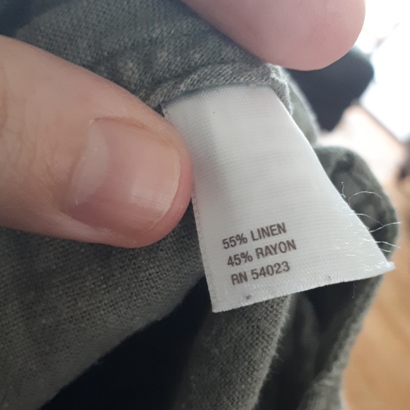 Linen cargo shorts size 12. Adjustable waist. - Picture 5 of 5